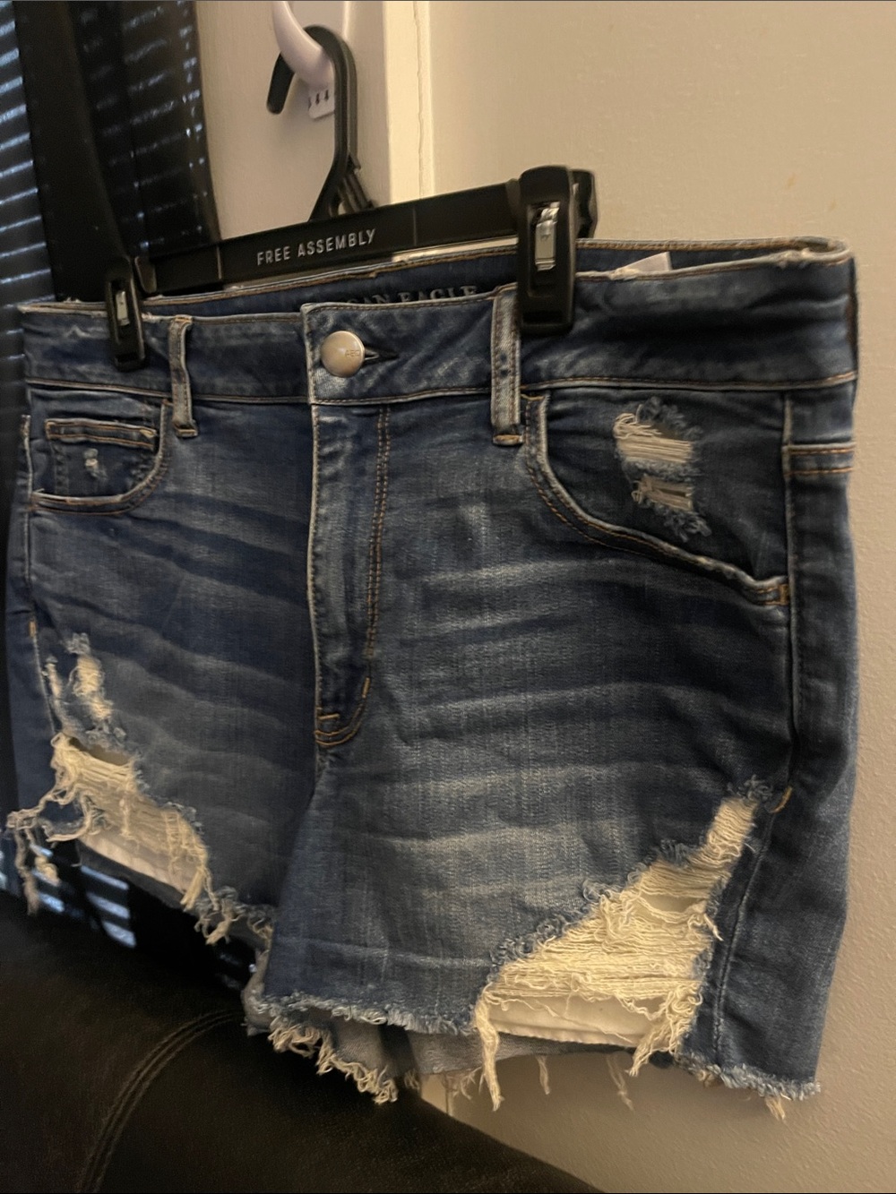 American Eagle Distressed Blue Denim Shorts HR Shortie Sz 16 NWT Super Stretch - Picture 2 of 13